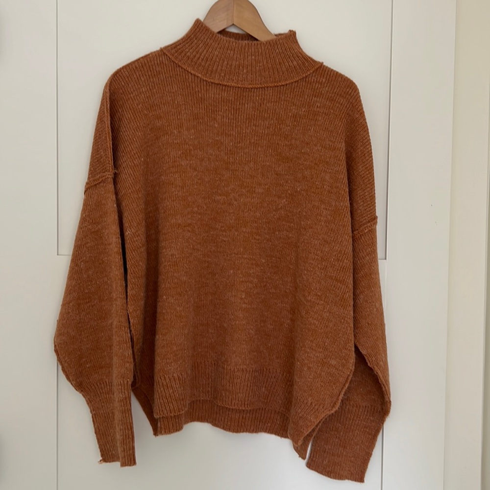 La Miel Hot Toddy Mock Neck Oversized Pullover Sweater in Caramel Size L
